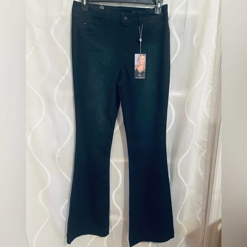 NWT’s Hot in Hollywood Jeans, Size Medium/Tall - Picture 1 of 3